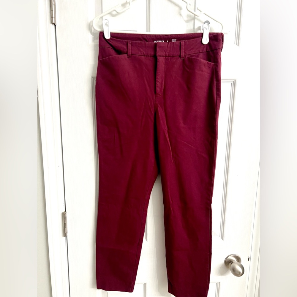 Women’s Old Navy Pixie Skinny High Rise
Size 8 - Burgundy 
Smoke& pet free home